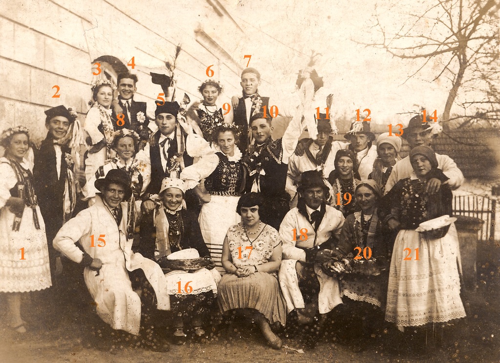 foto-3-grupa-muzyczno-teatralna-foto-1930r